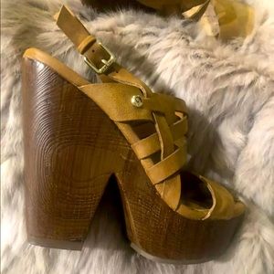 G by Guess Size 6 Wedges